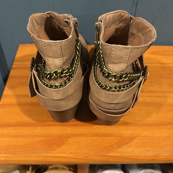 Women’s Brown Ankle  Boots.   🥾 Kohl’s size 9.5
Gently used. - Picture 4 of 5